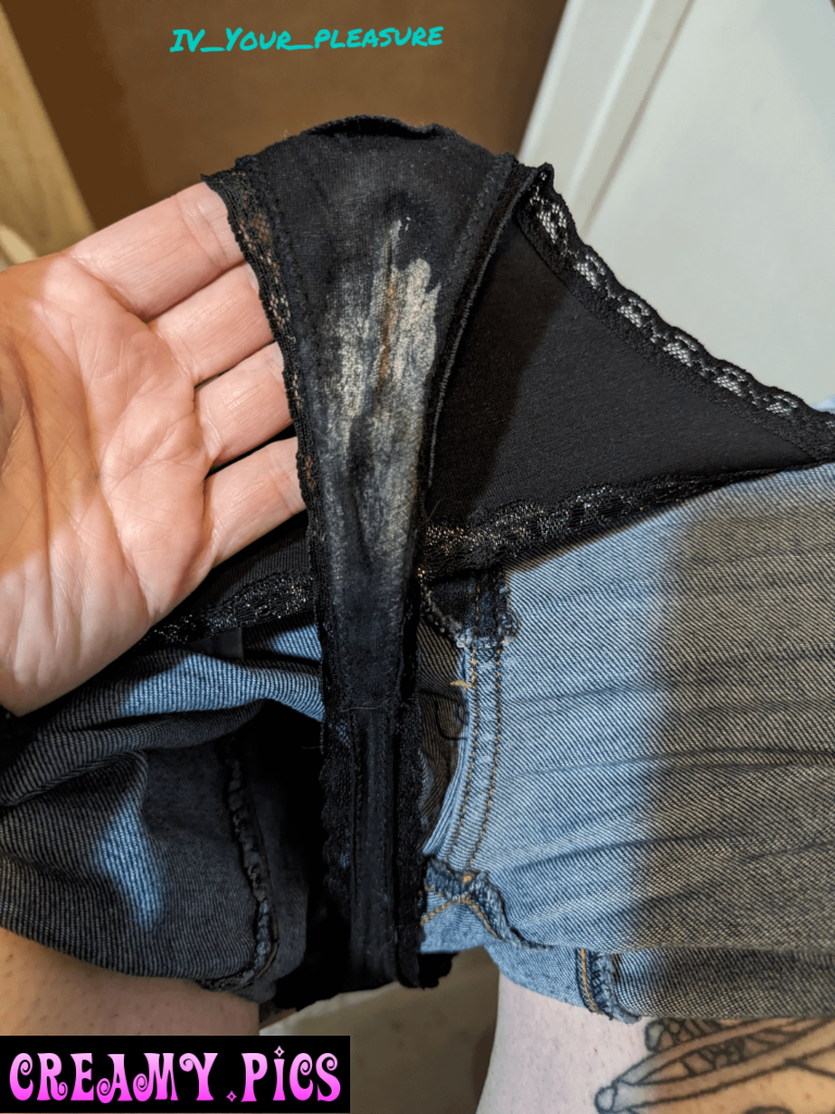 4 days layering my pussy cum and they smell delicious. Very damp 💦 and still available!