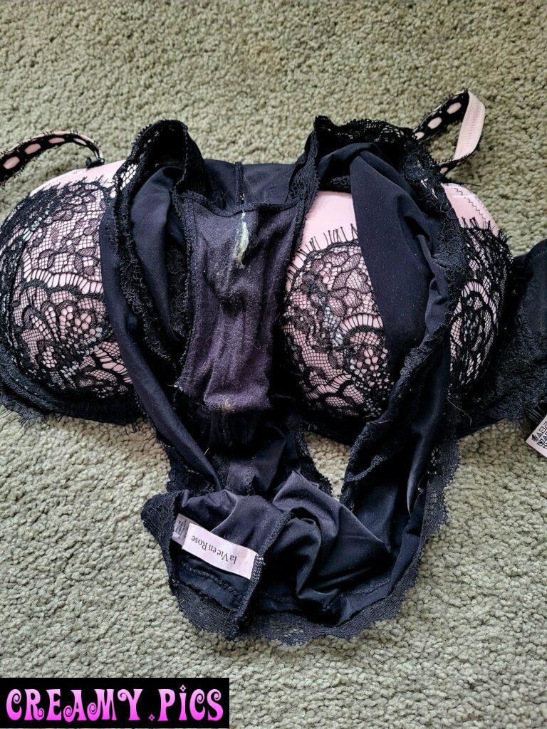 If only her male coworkers knew she wore such sexy underwear to work 😈