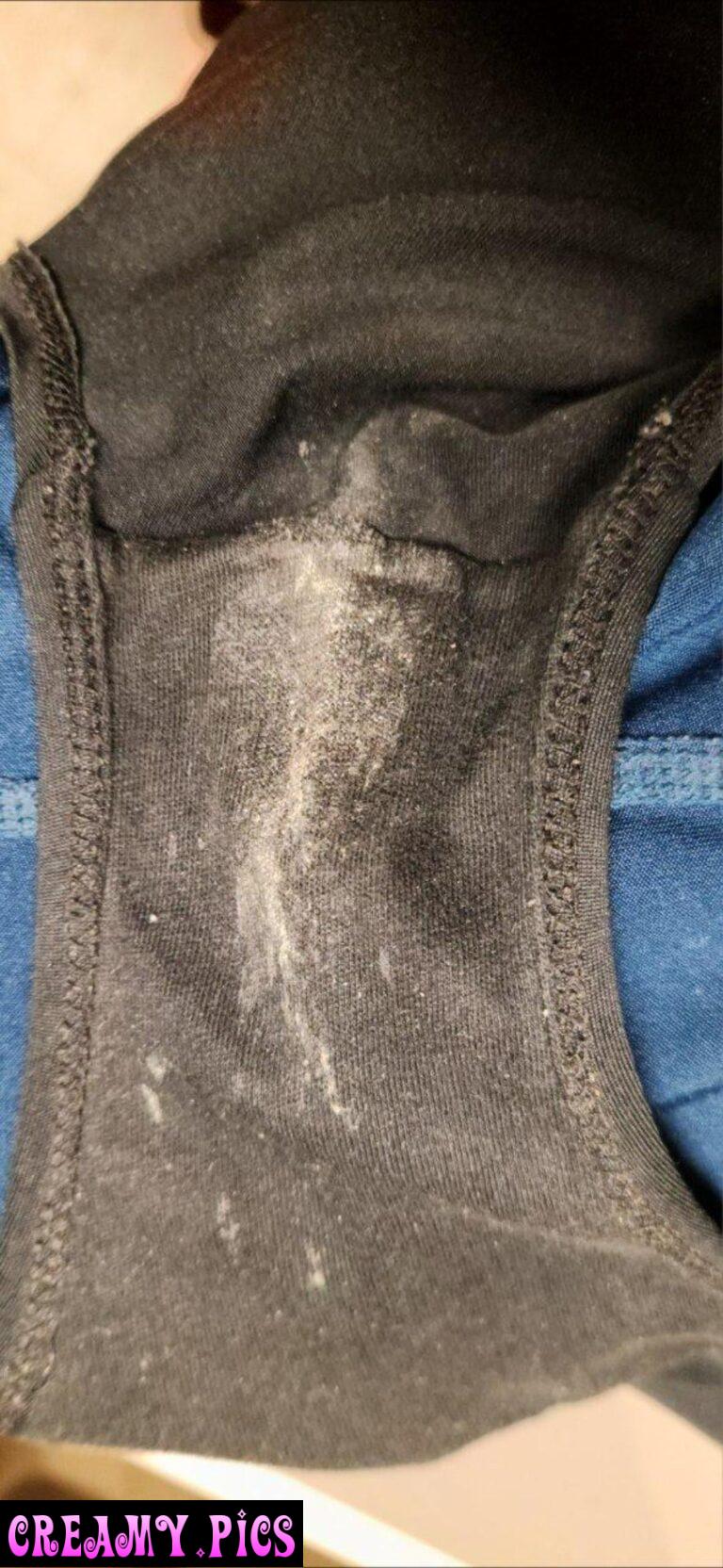 Black panties gives such nice pussy stain color